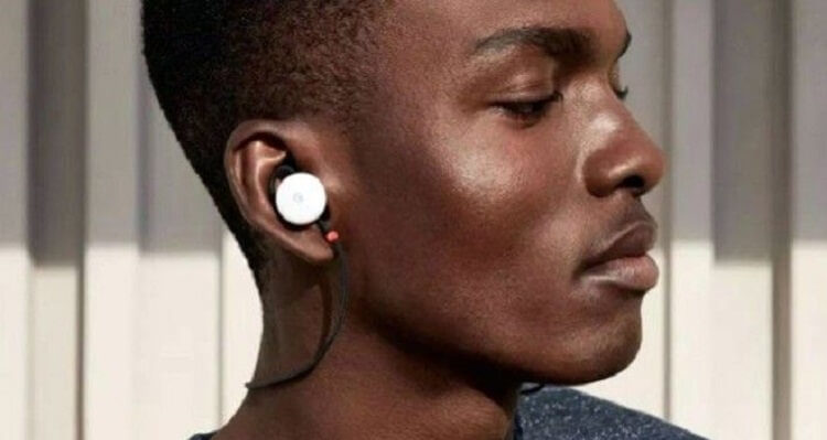 человек в наушниках