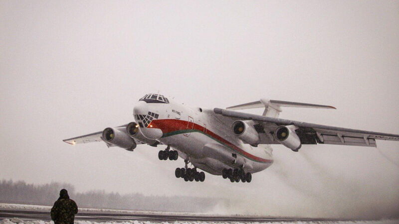 самолет отрывается от земли