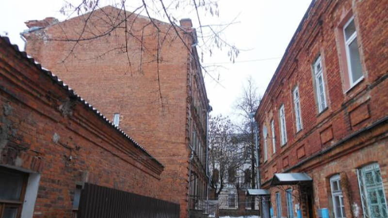 Двор-колодец на улице Чехова