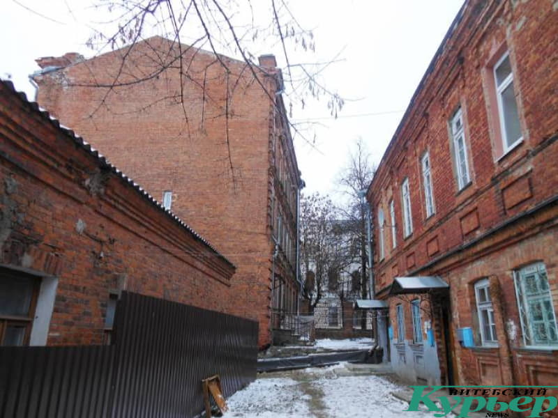 Двор-колодец на улице Чехова