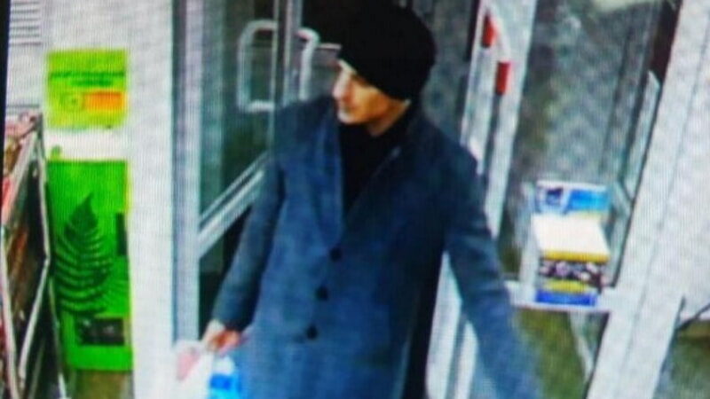 мужчина который пытался рассчитаться чужой карточкой