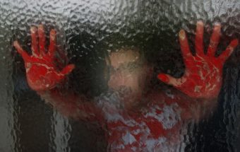 Убийство за стеклом