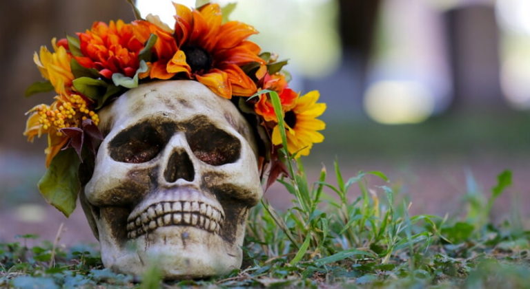 Почему нельзя нести цветы на кладбище