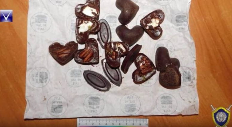 в Новополоцке посетительница ресторана «Бирхаус» угостила двух официанток и бармена конфетами, в составе которых была конопляная шишка