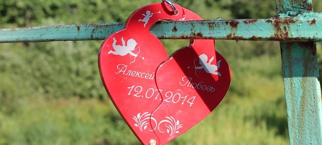 Замок в виде сердца