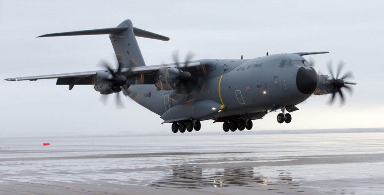 самолет А400М Великобритании видели в небе Беларуси