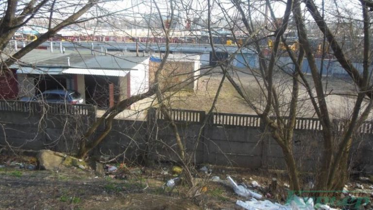 Гаражи за домом № 56 по улице Карла Маркса