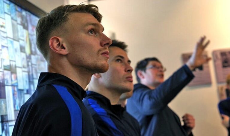 футболисты