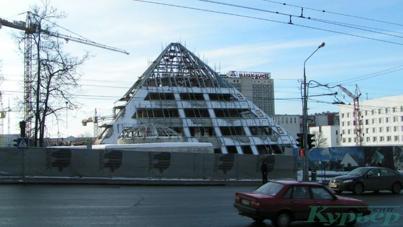 Март 2010 года. Строительство Пирамиды