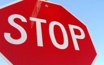 стоп знак закрыто