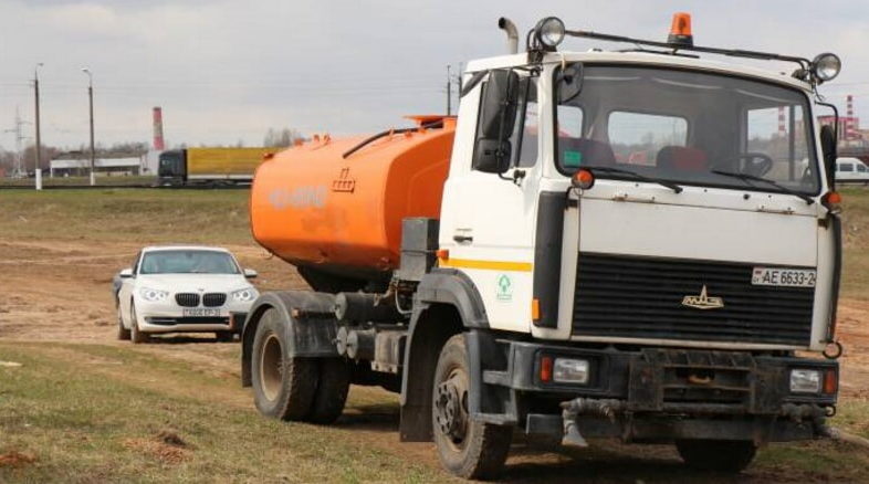 машина для полива улиц