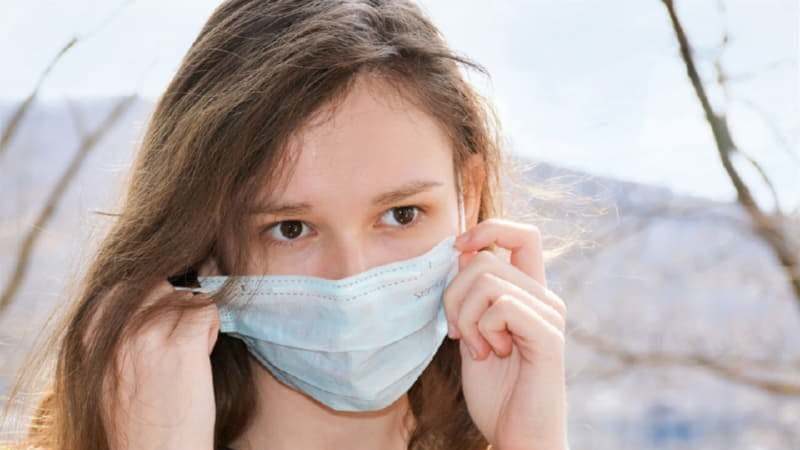 Во многих школах детей пригласили прийти в масках