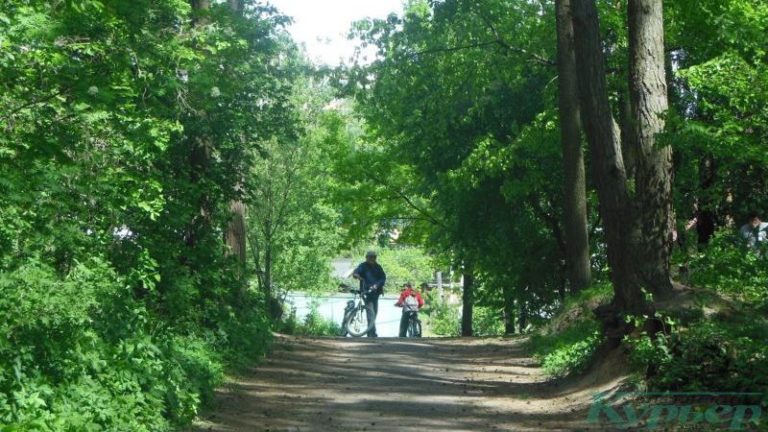 У входа в лесопарк в Лучесе