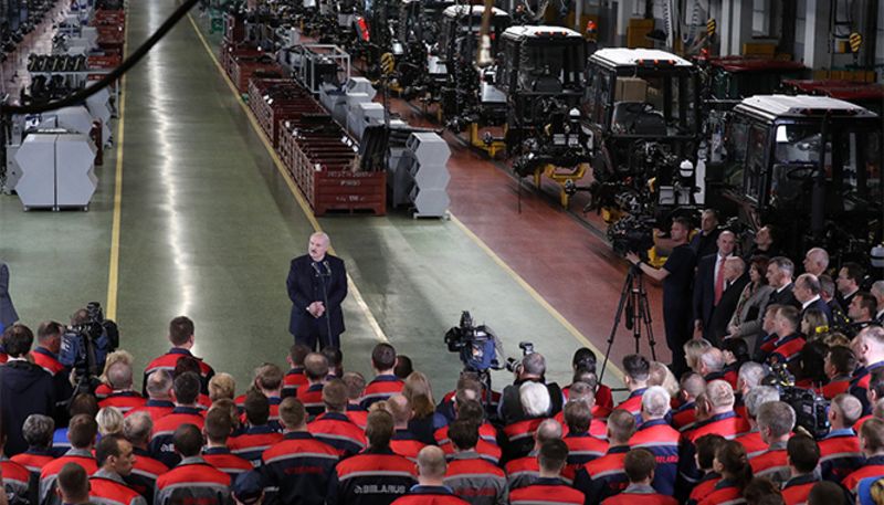 Лукашенко выступает на МТЗ