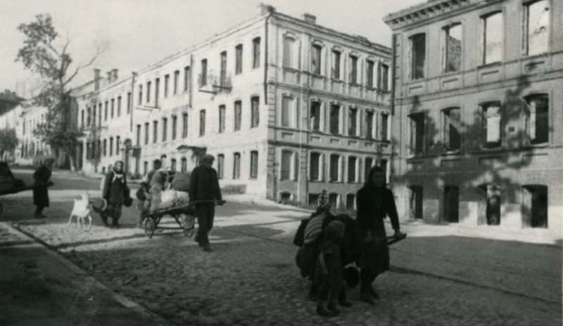 Жители Витебска возвращаются домой, после освобождения города