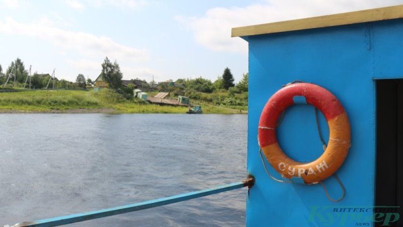 Спасательный круг на пароме в Сураже