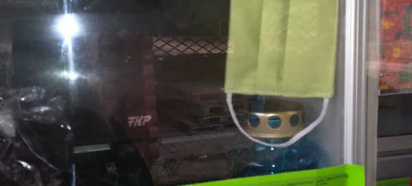 защитная медицинская маска в автолавке