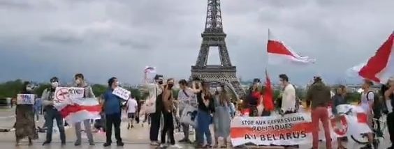 акция солидарности с белорусами Париж