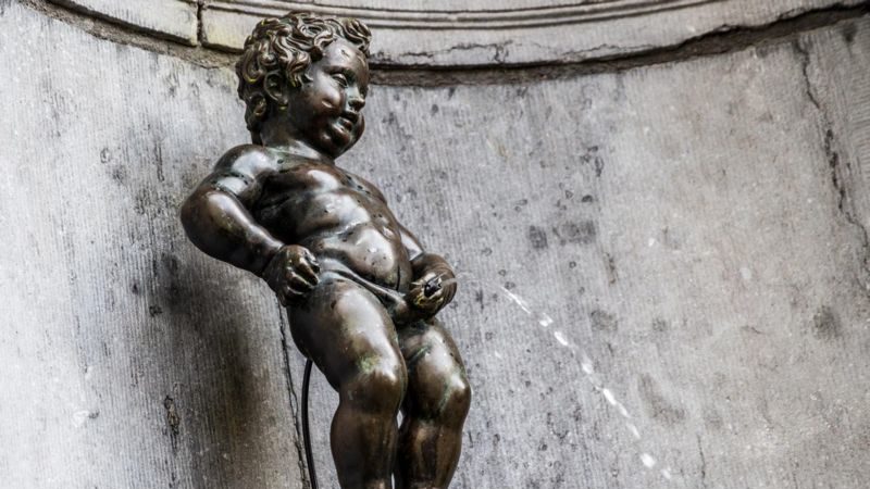 писающий мальчик