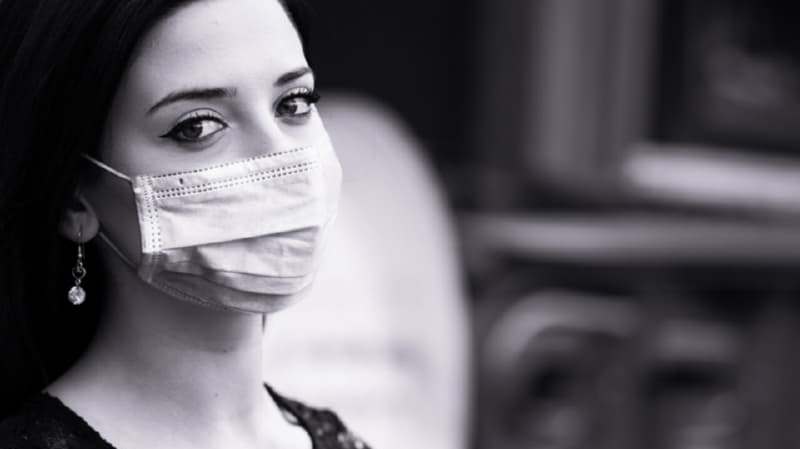 Даже спустя месяц после начала заболевания у женщины диагностируют коронавирус