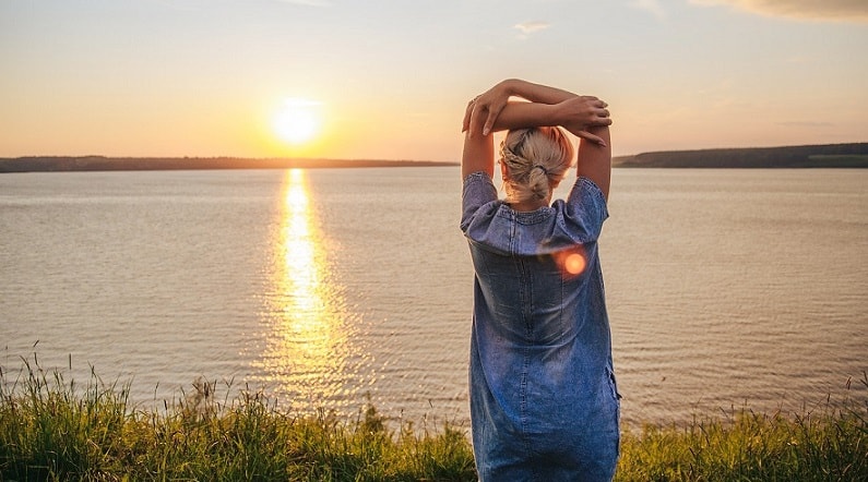 девушка на закате