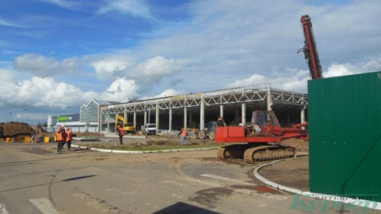 Стройка торгового комплекса у "Евроопта"