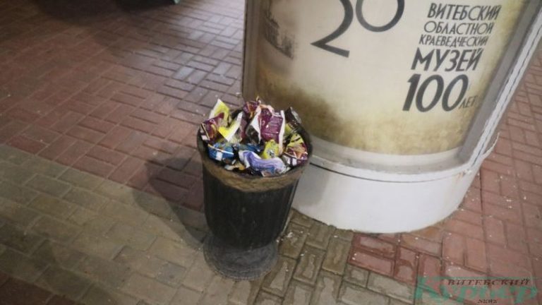 Переполненная мусорница