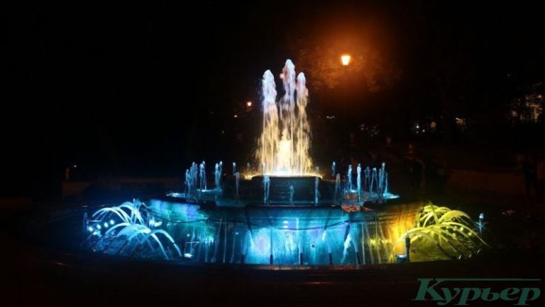 Светодинамический фонтан в парке Фрунзе