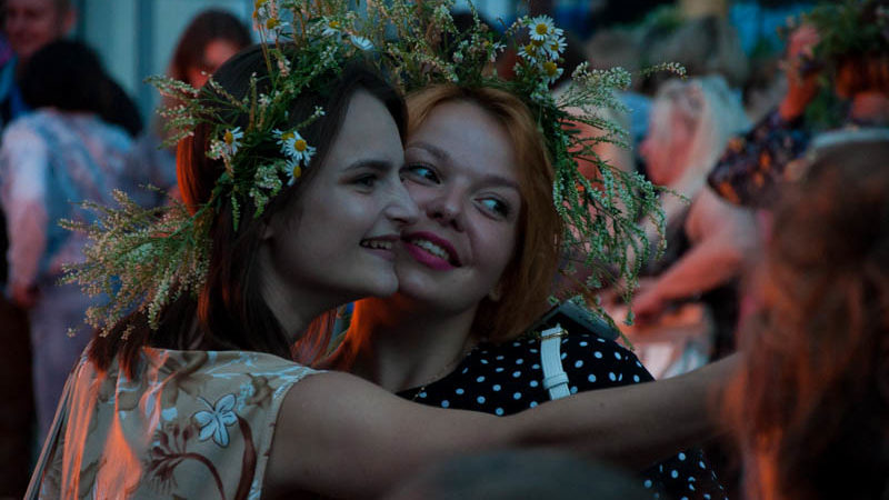 две девушки на Купалье