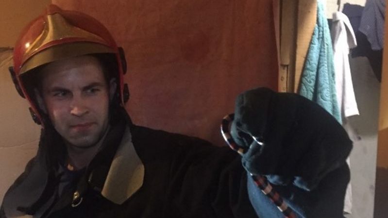 спасатель на пожаре