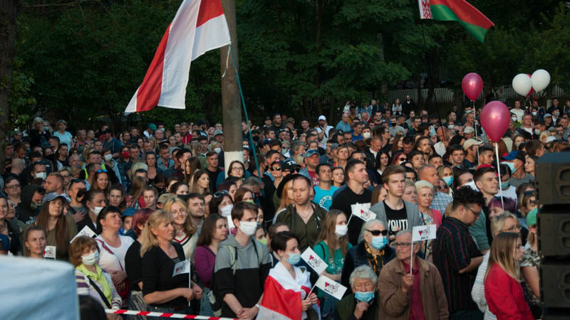 толпа на митинге в витебске