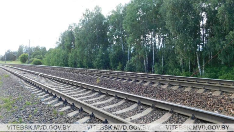 рельсы железной дороги