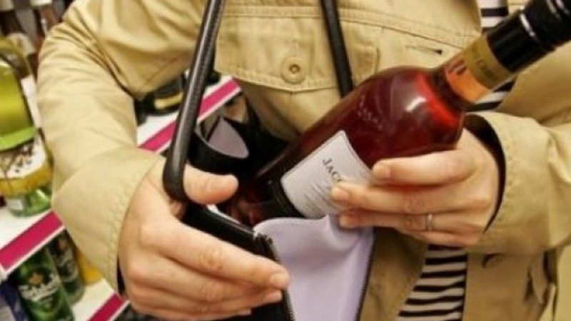 вор ворует вино