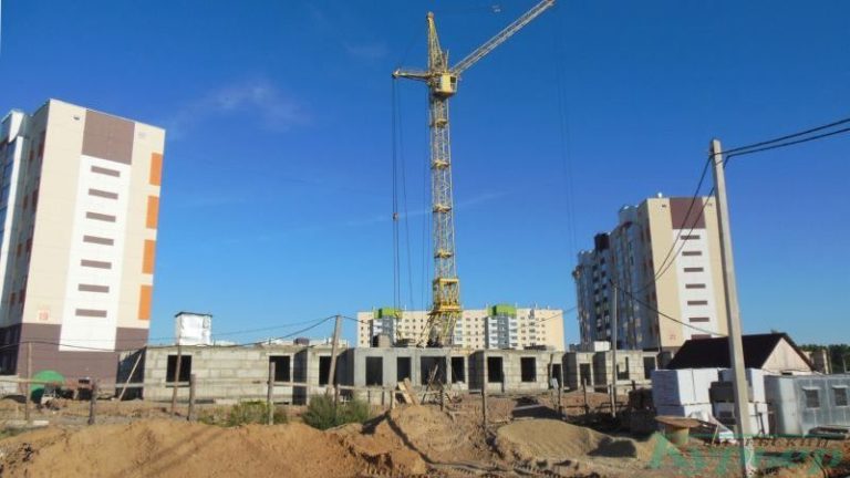 Строительство жилого дома за костелом в Билево