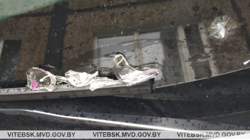 разбитое лобовое стекло