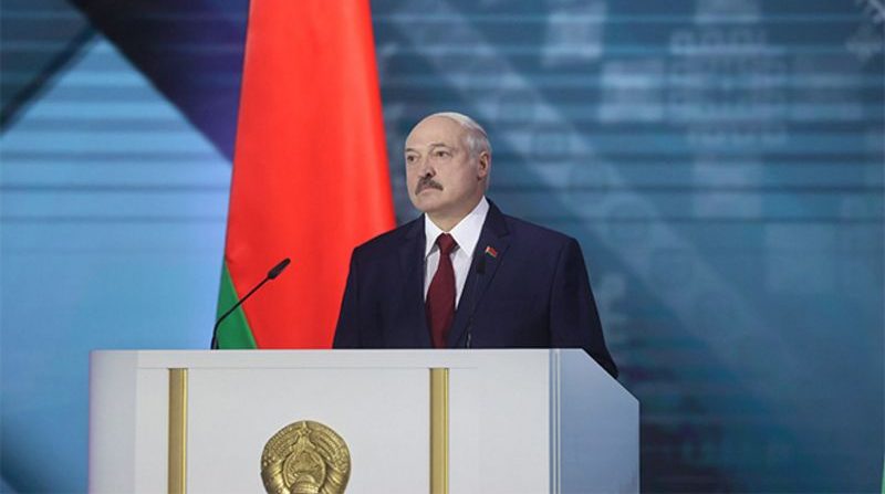 Лукашенко на трибуне