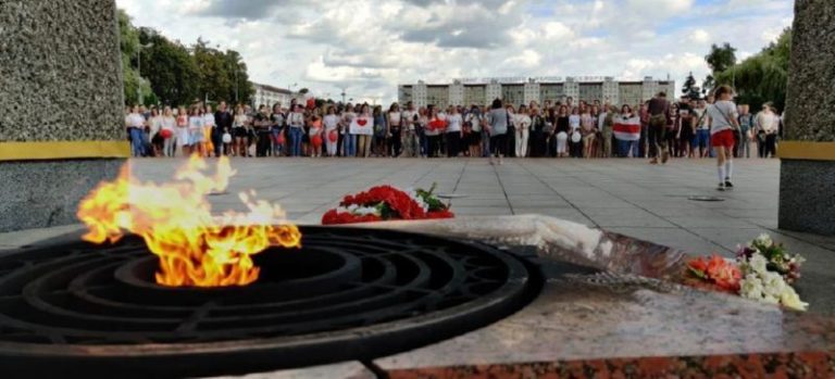 У Вечного Огня 15 августа