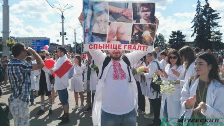 Витебчане на площади Победы