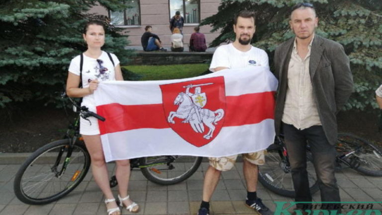 Флаг возле облисполкома