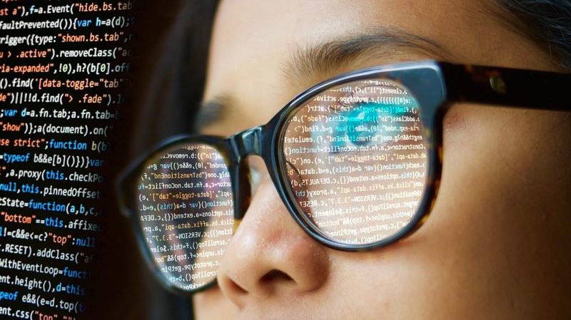 девушка учёный