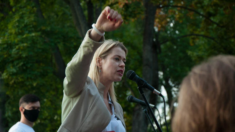 белые браслеты вероника цепкало