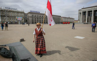 Нина Багинская на Октябрьской площади в Минске