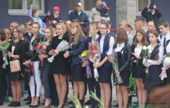 Учащиеся на открытии 47-й школы