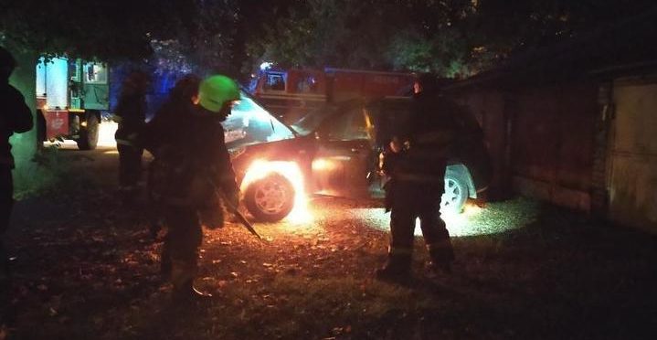 Горит машина