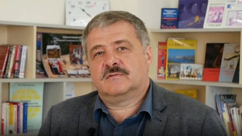 Декан факультета гуманитаристики и языковых коммуникаций Сергей Владимирович Николаенко