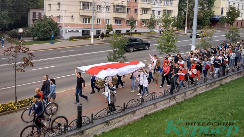 миниатюра огромный флаг в Витебске