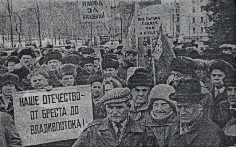 Митинг в поддержку Лукашенко на площади Ленина 31 марта 1996 года