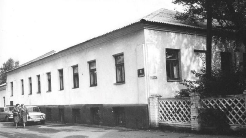 Дом на пересечении улиц Октябрьской и Энгельса в 1980-е годы