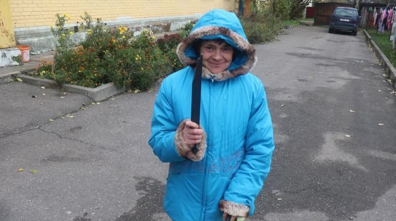 Татьяна, жительница дома № 58, с "ключом" от колонки