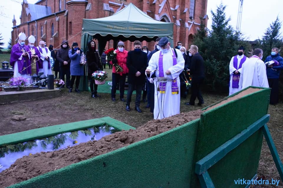 ксёндз пахаванне 6